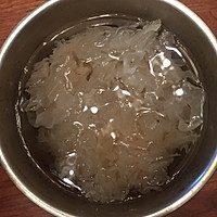 红枣银耳汤的做法图解1