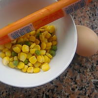 肠仔玉米煎鸡蛋的做法图解1