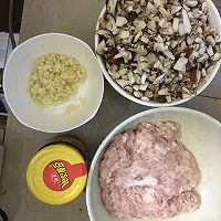 香菇肉末酱的做法图解1