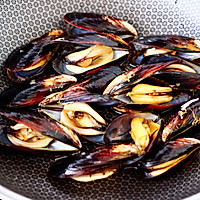 #美食说出“新年好”#彩椒蒜香海虹的做法图解2