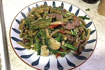 下饭的酸豆角炒牛肉，香菜炒牛肉鲜嫩秒炒牛肉