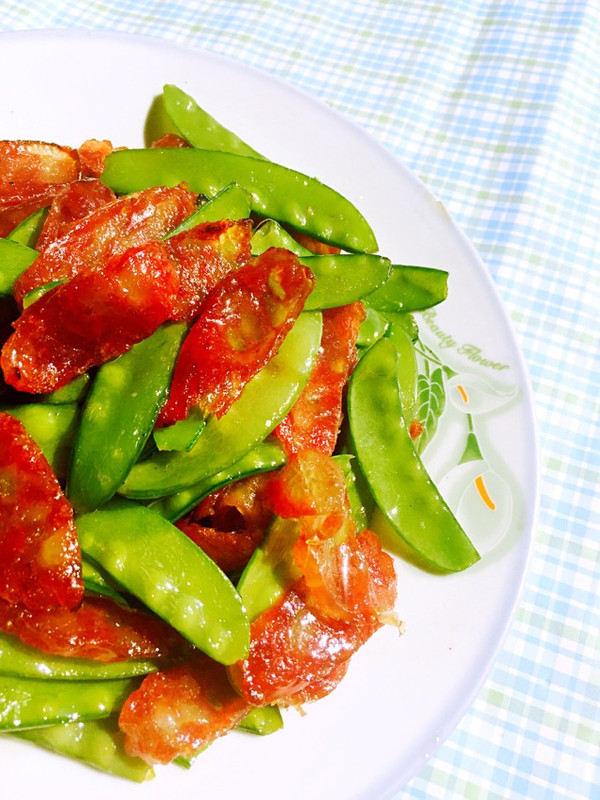 粤式经典菜—荷兰豆炒腊肠