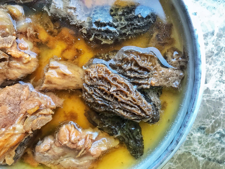 秋冬养生之羊肚菌排骨汤的做法