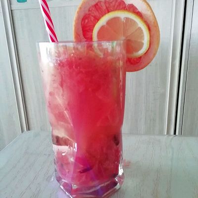 红粉雪碧冰爆（朗姆酒雪碧水果冰饮）