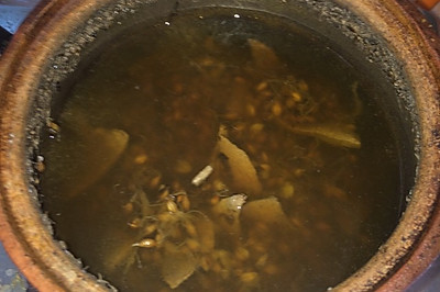 炒小麦炖猪肝汤