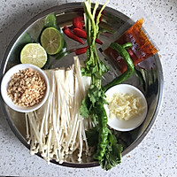 傣味酸辣金针菇#丘比沙拉汁#的做法图解1