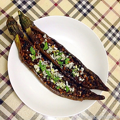 跟烧烤摊一样味道的 烤茄子 （微波炉版）