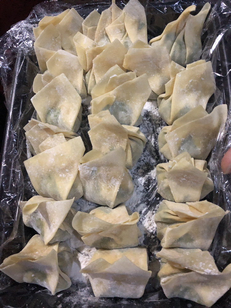 荠菜虾仁馄饨的做法