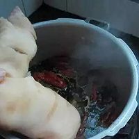 卤猪蹄的做法图解2