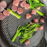 腊肠蛋炒饭的做法图解1