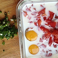 西红柿牛奶炖蛋（格兰仕微波炉版）的做法图解1