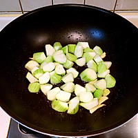素菜老油条炒丝瓜的做法图解5