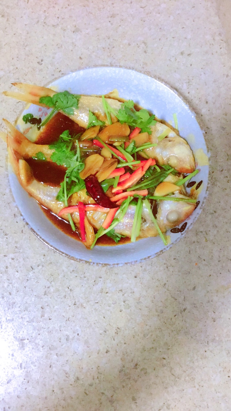 Braised fish in brown sauce