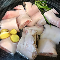 软糯可口的卤猪蹄的做法图解2