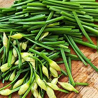 #中小学生营养餐#色香味美鸡蛋炒韭苔的做法图解2