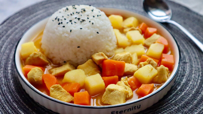 咖喱鸡肉土豆饭