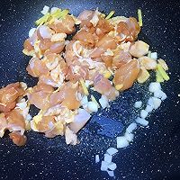 #花10分钟，做一道菜！#彩椒鸡丁的做法图解6