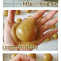 广式月饼.莲蓉蛋黄月饼--【食心食意】的做法图解8
