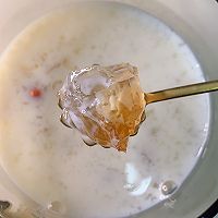 小仙女养生养颜圣品：荟万珍桃胶皂角米雪燕牛奶羹的做法图解8