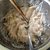 宝宝辅食：芹菜虾仁里脊肉水饺的做法图解6