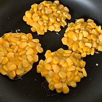 #美食大狂欢#无需烤箱！奶香十足，芝士玉米烙的做法图解4