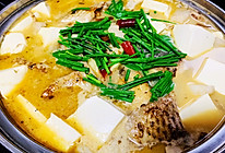 简单美味的酸辣鱼头豆腐火锅的做法