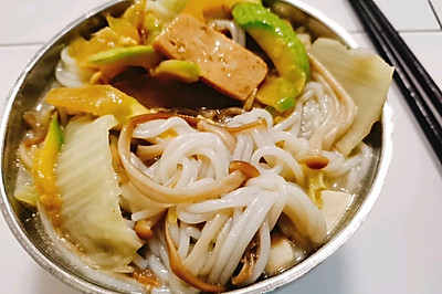 家常汤汤水水-鲜美无比－仙贝白菜金针菇过桥米线－芋头汤底