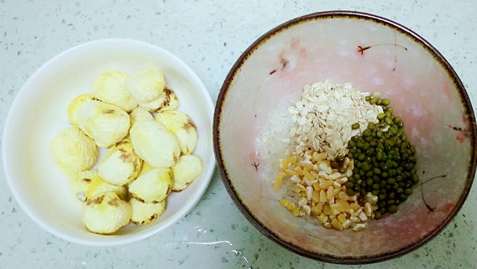 板栗大米绿豆玉米麦仁粥