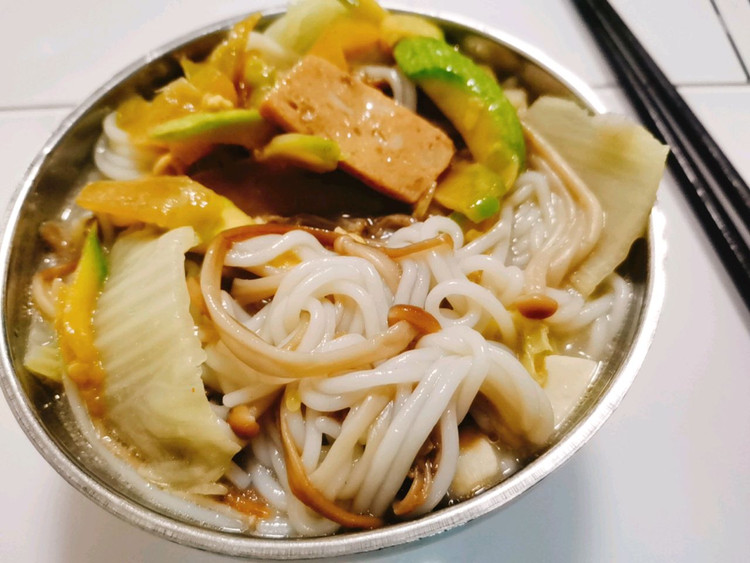 家常汤汤水水-鲜美无比－仙贝白菜金针菇过桥米线－芋头汤底的做法