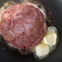 #奈特兰草饲营养美味#香煎美味的黄油牛排的做法图解3