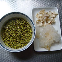 银耳百合绿豆浆的做法图解1