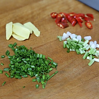 夏天最爱的开胃菜酱香鱿鱼丝的做法图解2