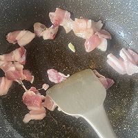 五花肉炒蛋的做法图解3