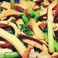 香芹菌菇炒鸡蛋干的做法图解9