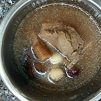 土茯苓莲子猪骨汤的做法图解5