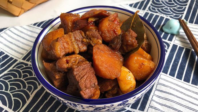 土豆红烧肉