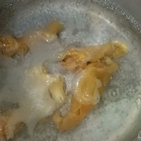 淮山花胶煲乳鸽汤的做法图解2