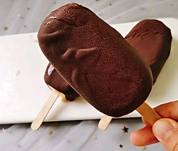 自制巧克力脆皮雪糕原来如此简单，一搅一拌，实惠又好吃的做法