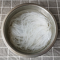 蒜蓉粉丝蒸扇贝的做法图解2