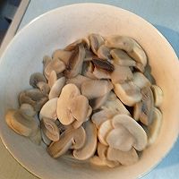 青椒蘑菇炒肉丝的做法图解1