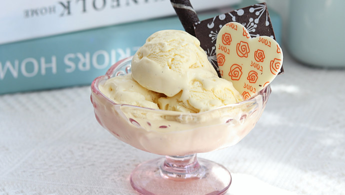 香草冰淇淋，手工制作的经典冰淇淋
