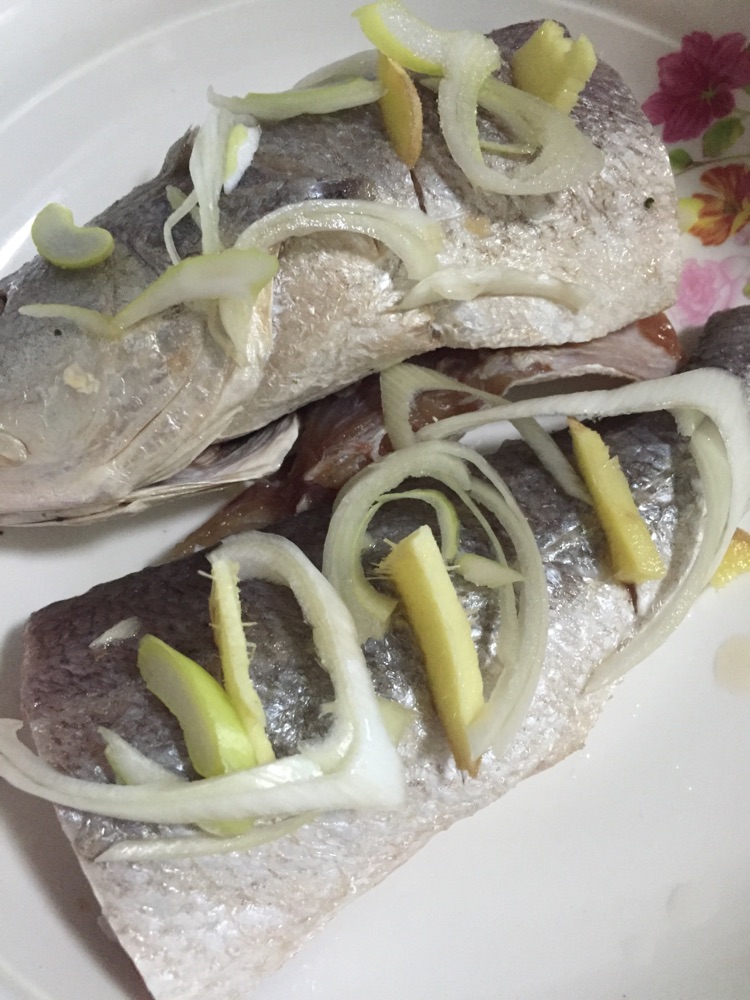 清蒸黄花鱼的做法图解1