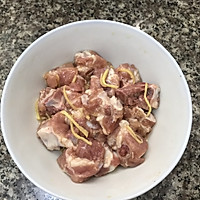 芥菜咸猪骨粥的做法图解2