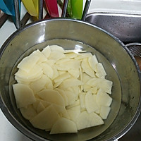 醋溜尖椒土豆片的做法图解1