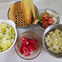 土豆西红柿炖牛肉的做法图解1