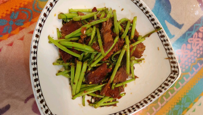 藜蒿炒腊肉
