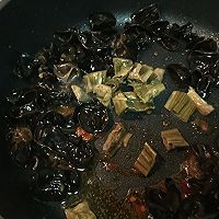 鸡蛋木耳炒粉的做法图解4