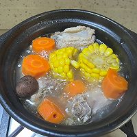 一人食·排骨玉米胡萝卜汤的做法图解2