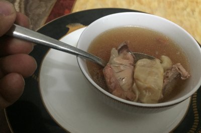 红参老鸡炖花胶