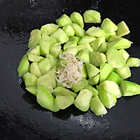 #植物蛋 美味尝鲜记#虾皮鸡蛋丝瓜的做法图解5